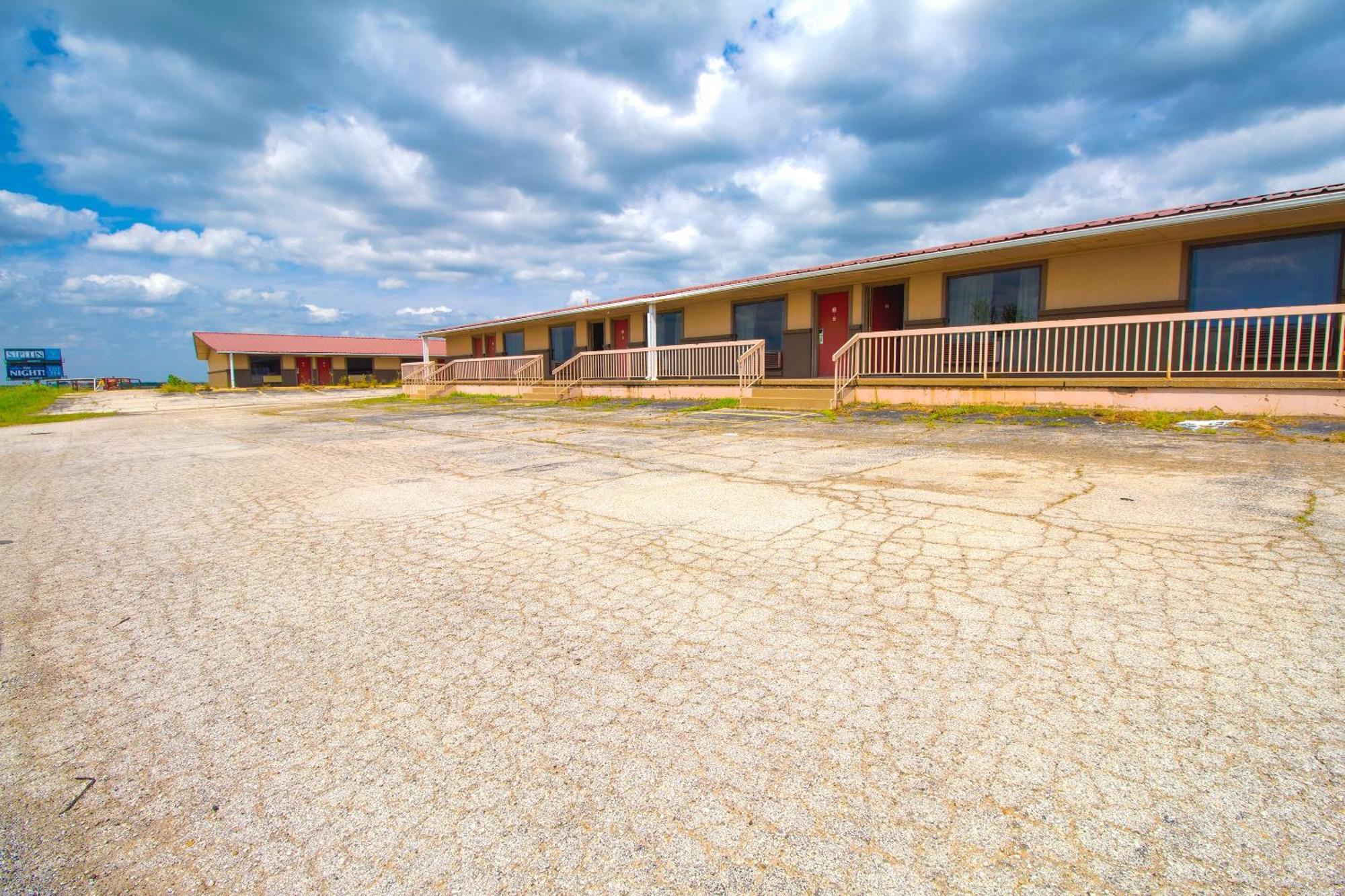American Best Inn By Oyo I-35 Perry Near Lake Mcmurtry Eksteriør billede