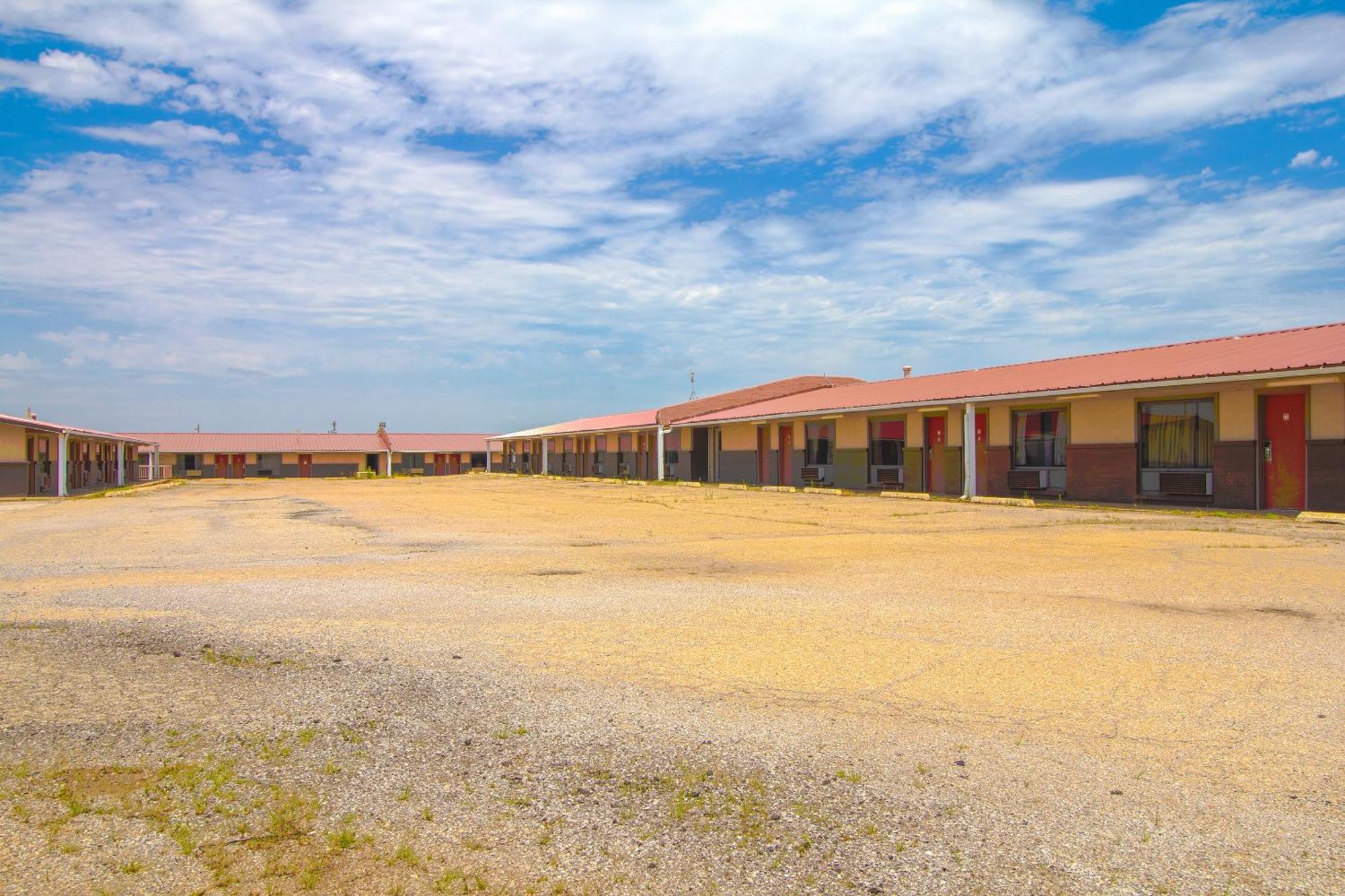 American Best Inn By Oyo I-35 Perry Near Lake Mcmurtry Eksteriør billede