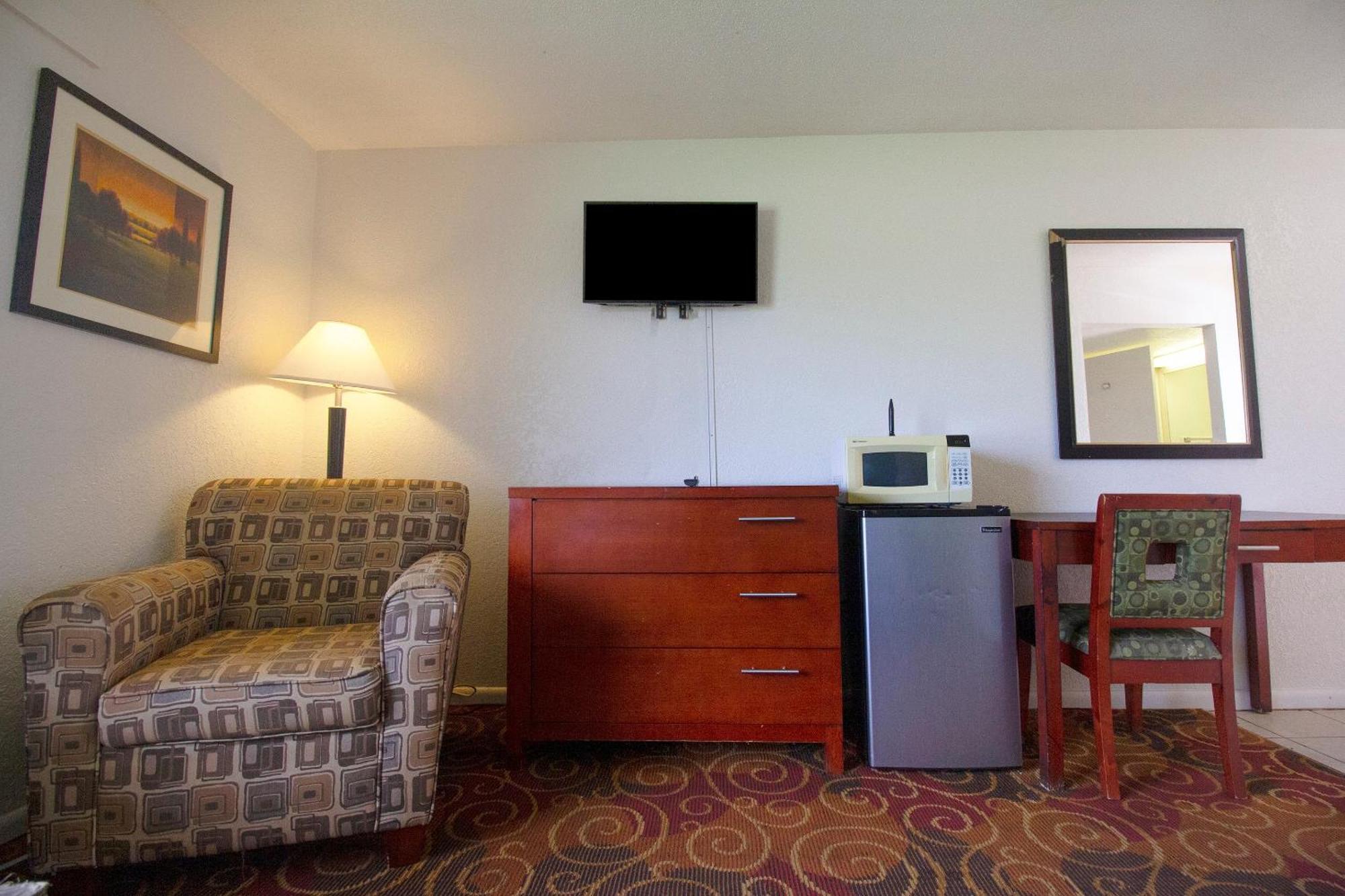 American Best Inn By Oyo I-35 Perry Near Lake Mcmurtry Eksteriør billede